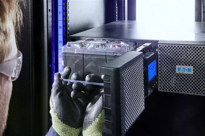 چگونه میتوان عمر باتری UPS را افزایش داد؟ 1 تعویض باتری-ارین تجهیز جنوب